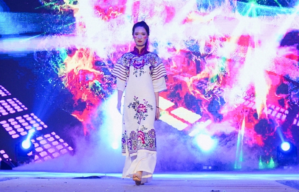 说明: //www.yhanimes.com/ueditor/jsp/upload/image/20190610/1560155875827022192.jpg